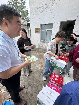 民革淮南市潘集区开展关爱低保户1.jpg