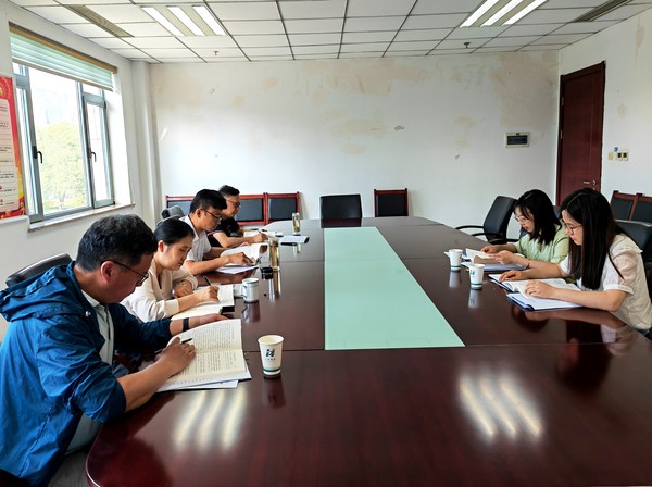 理论学习中心组（扩大）学习会.jpg